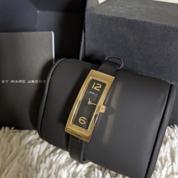 Marc Jacobs Classic Watch - Picture 3 of 7